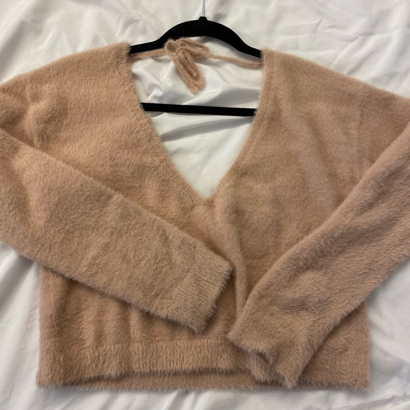 Very cute and soft sweater in nude pink colour 💕 - Picture 2 of 5